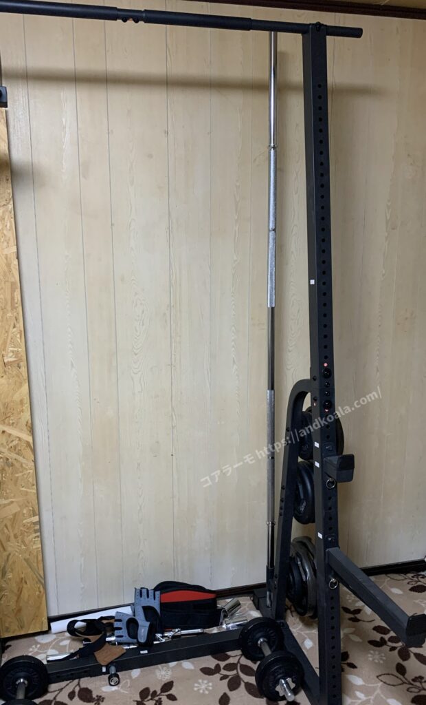 モリヤの2040mmバーベルシャフトをラックのシャフトホルダーに立てた状態